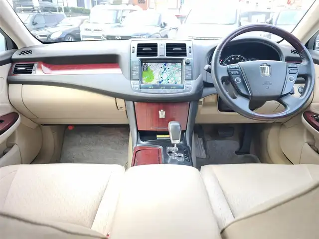 トヨタ クラウン ロイヤル ロイヤルサルーン 熊本県 2008(平20)年 17.7万km ホワイトパールクリスタルシャイン 純正HDDナビ/【フルセグテレビ/CD/DVD/ミュージックサーバー】/バックカメラ/クルーズコントロール/ステアリングスイッチ/パワーシート/電動チルト/純正17インチアルミホイール/プッシュスタート/スマートキー/ETC/HIDヘッドライト/オートライト/オートエアコン/純正フロアマット/スペアキー