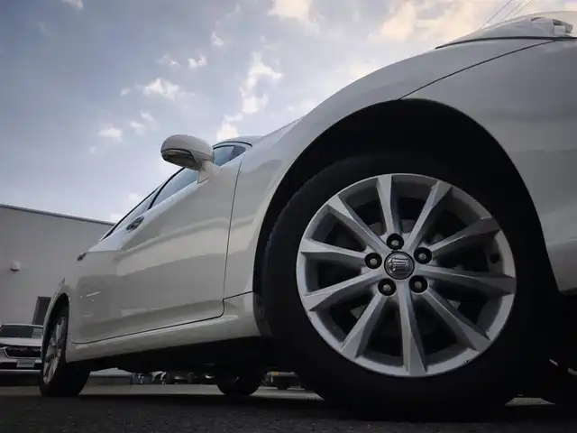 トヨタ クラウン ロイヤル ロイヤルサルーン 熊本県 2008(平20)年 17.7万km ホワイトパールクリスタルシャイン 純正HDDナビ/【フルセグテレビ/CD/DVD/ミュージックサーバー】/バックカメラ/クルーズコントロール/ステアリングスイッチ/パワーシート/電動チルト/純正17インチアルミホイール/プッシュスタート/スマートキー/ETC/HIDヘッドライト/オートライト/オートエアコン/純正フロアマット/スペアキー