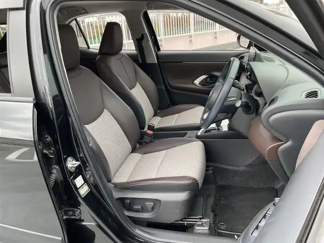 トヨタ ヤリスクロス Z 東京都 2022(令4)年 1.7万km ブラックマイカ 法人ワンオーナー/純正ナビ/（地デジTV・BT)/バックカメラ/ハーフレザーシート（茶）/モデリスタエアロ/シートヒーター/D席パワーシート/純正１８インチアルミ/ETC2.0/社外ドライブレコーダーフルHD（DC-DR652)/エンジンプッシュボタン/Wエアバック/ABS/Toyota　Safety　Sense/PCS（プリクラッシュセーフティ）/LTA（レーントレーシングアシスト/AHB（オートマチックハイビーム）/RSA（ロードサインアシスト/レーダークルーズコントロール/先行車発進お知らせ/保証書・取説・ナビ説