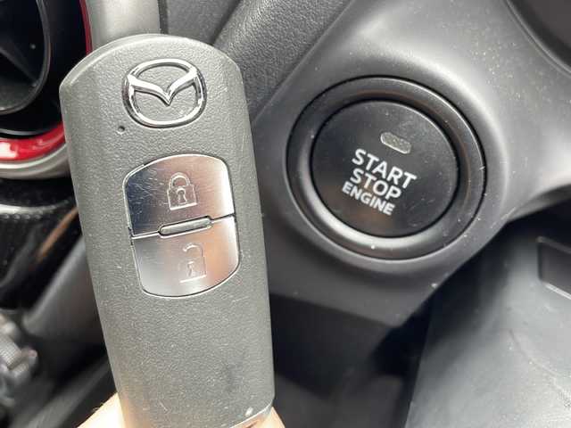 マツダ マツダ２ XD ブラックトーンエディション 静岡県 2023(令5)年 1.6万km プラチナクォーツメタリック 衝突軽減システム/純正８型SDナビ（SDなし）/全方位カメラ/クルーズコントロール/ワンセグ/CD/DVD/Bluetooth/バックカメラ/ヘッドアップディスプレイ/コーナーセンサー/純正アルミホイール/ブラインドスポットモニター/LEDヘッドライト/パドルシフト/オートマチックハイビーム/ドライブレコーダー/ETC/ステアリングスイッチ/スマートキー/プッシュスタート