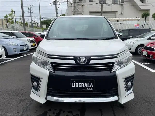 トヨタ ヴォクシー ZS 煌 大阪府 2015(平27)年 6.6万km ホワイトパールクリスタルシャイン 純正ナビ/バックカメラ/フルセグ/両側パワースライドドア/プッシュスタート/スマートキー/フリップダウンモニター/ETC