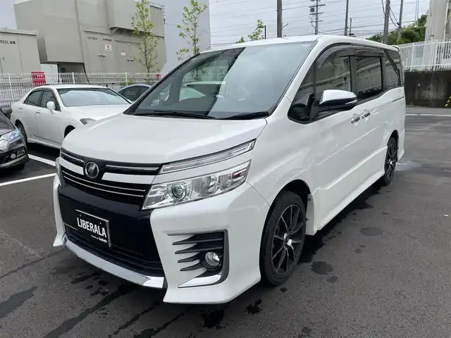 トヨタ ヴォクシー ZS 煌 大阪府 2015(平27)年 6.6万km ホワイトパールクリスタルシャイン 純正ナビ/バックカメラ/フルセグ/両側パワースライドドア/プッシュスタート/スマートキー/フリップダウンモニター/ETC