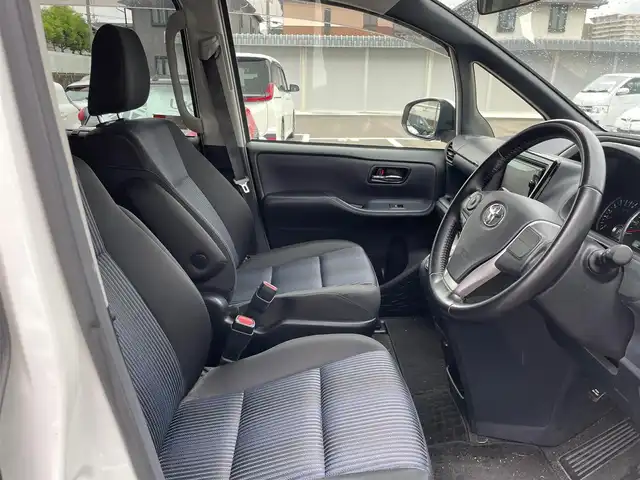 トヨタ ヴォクシー ZS 煌 大阪府 2015(平27)年 6.6万km ホワイトパールクリスタルシャイン 純正ナビ/バックカメラ/フルセグ/両側パワースライドドア/プッシュスタート/スマートキー/フリップダウンモニター/ETC