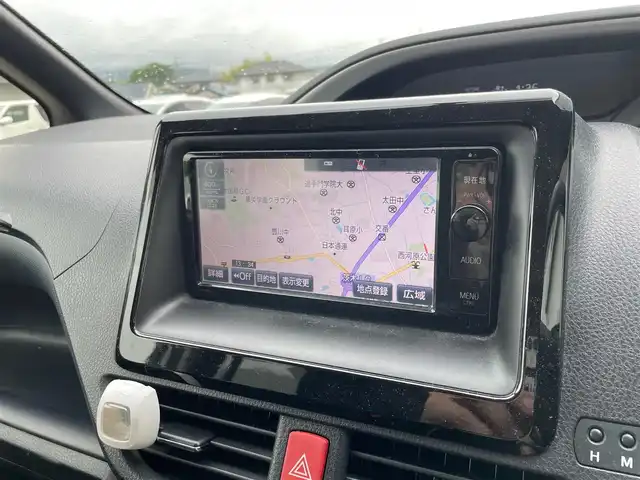 トヨタ ヴォクシー ZS 煌 大阪府 2015(平27)年 6.6万km ホワイトパールクリスタルシャイン 純正ナビ/バックカメラ/フルセグ/両側パワースライドドア/プッシュスタート/スマートキー/フリップダウンモニター/ETC