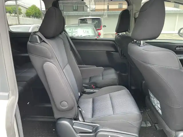 トヨタ ヴォクシー ZS 煌 大阪府 2015(平27)年 6.6万km ホワイトパールクリスタルシャイン 純正ナビ/バックカメラ/フルセグ/両側パワースライドドア/プッシュスタート/スマートキー/フリップダウンモニター/ETC