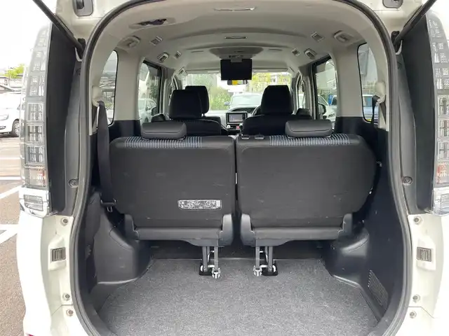 トヨタ ヴォクシー ZS 煌 大阪府 2015(平27)年 6.6万km ホワイトパールクリスタルシャイン 純正ナビ/バックカメラ/フルセグ/両側パワースライドドア/プッシュスタート/スマートキー/フリップダウンモニター/ETC