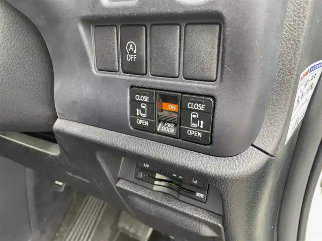 トヨタ ヴォクシー ZS 煌 大阪府 2015(平27)年 6.6万km ホワイトパールクリスタルシャイン 純正ナビ/バックカメラ/フルセグ/両側パワースライドドア/プッシュスタート/スマートキー/フリップダウンモニター/ETC