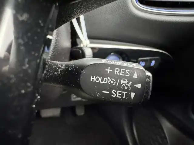 トヨタ プリウス A ツーリングセレクション 愛知県 2020(令2)年 2.5万km ホワイトパールクリスタルシャイン Aツーリングセレクション/純正ナビ（CD/DVD/BT/フルセグ）/置くだけ充電/AC100V/運転席パワーシート/運転席助手席シートヒーター/前後ドラレコ/ETC/バックカメラ/トヨタセーフティセンス/PCS/BSM/パーキングセンサー/ICS/LDA/ヘッドアップディスプレイ/ドアバイザー