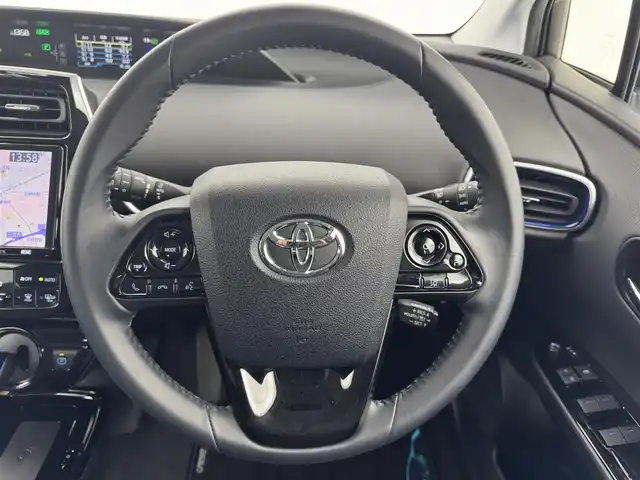 トヨタ プリウス A ツーリングセレクション 愛知県 2020(令2)年 2.5万km ホワイトパールクリスタルシャイン Aツーリングセレクション/純正ナビ（CD/DVD/BT/フルセグ）/置くだけ充電/AC100V/運転席パワーシート/運転席助手席シートヒーター/前後ドラレコ/ETC/バックカメラ/トヨタセーフティセンス/PCS/BSM/パーキングセンサー/ICS/LDA/ヘッドアップディスプレイ/ドアバイザー