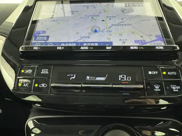 トヨタ プリウス A ツーリングセレクション 愛知県 2020(令2)年 2.5万km ホワイトパールクリスタルシャイン Aツーリングセレクション/純正ナビ（CD/DVD/BT/フルセグ）/置くだけ充電/AC100V/運転席パワーシート/運転席助手席シートヒーター/前後ドラレコ/ETC/バックカメラ/トヨタセーフティセンス/PCS/BSM/パーキングセンサー/ICS/LDA/ヘッドアップディスプレイ/ドアバイザー
