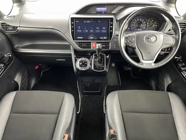 トヨタ ノア Si ダブルバイビーⅢ 福島県 2021(令3)年 4万km ブラック トヨタセーフティーセンス　/・PCS/・車線逸脱警報/・オートハイビーム/・クリアランスソナー/純正ＳＤナビゲーション　/【AM/FM/DVD/CD/Bluetooth/フルセグ】/型番:ZSZN-Z68T/純正フリップダウンモニター　/前後ドライブレコーダー　/バックカメラ　/両側パワースライドドア　/クルーズコントロール/ハーフレザーシート/プッシュスタート　/・スマートキー　/純正ＥＴＣ　/ステアリングスイッチ/・チルトステリング/オートライト/・LEDライト/・フォグライト/冬タイヤ積み込み/【205/60/16IN】/純正フロアマット/取扱説明書/・ナビ取扱説明書