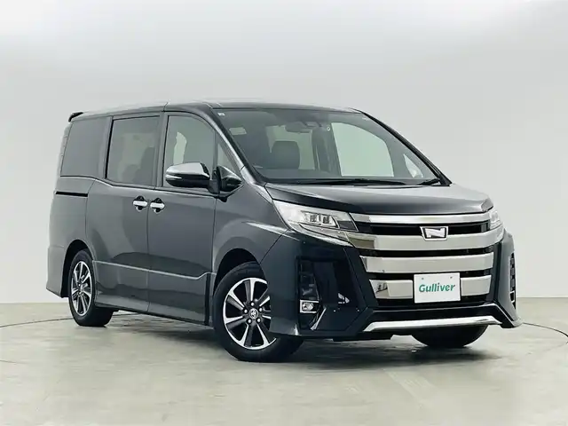 トヨタ ノア Si ダブルバイビーⅢ 福島県 2021(令3)年 4万km ブラック トヨタセーフティーセンス　/・PCS/・車線逸脱警報/・オートハイビーム/・クリアランスソナー/純正ＳＤナビゲーション　/【AM/FM/DVD/CD/Bluetooth/フルセグ】/型番:ZSZN-Z68T/純正フリップダウンモニター　/前後ドライブレコーダー　/バックカメラ　/両側パワースライドドア　/クルーズコントロール/ハーフレザーシート/プッシュスタート　/・スマートキー　/純正ＥＴＣ　/ステアリングスイッチ/・チルトステリング/オートライト/・LEDライト/・フォグライト/冬タイヤ積み込み/【205/60/16IN】/純正フロアマット/取扱説明書/・ナビ取扱説明書