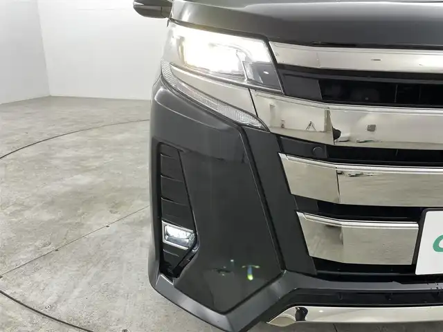 トヨタ ノア Si ダブルバイビーⅢ 福島県 2021(令3)年 4万km ブラック トヨタセーフティーセンス　/・PCS/・車線逸脱警報/・オートハイビーム/・クリアランスソナー/純正ＳＤナビゲーション　/【AM/FM/DVD/CD/Bluetooth/フルセグ】/型番:ZSZN-Z68T/純正フリップダウンモニター　/前後ドライブレコーダー　/バックカメラ　/両側パワースライドドア　/クルーズコントロール/ハーフレザーシート/プッシュスタート　/・スマートキー　/純正ＥＴＣ　/ステアリングスイッチ/・チルトステリング/オートライト/・LEDライト/・フォグライト/冬タイヤ積み込み/【205/60/16IN】/純正フロアマット/取扱説明書/・ナビ取扱説明書