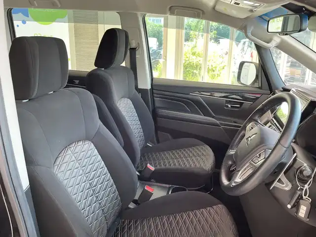 三菱 デリカＤ：５ アーバンギア G パワーパッケージ 神奈川県 2019(平31)年 5.2万km ダイヤモンドブラックマイカ 純正10.1インチメモリナビゲーション		/ フルセグ/Bluetooth/DVD/MSV	/360度パーキングカメラ/純正18インチアルミホイール			/レーダークルーズコントロール	/パワーバックドア/パワーシート	/ビルトインETC		/LEDヘッドライト	/オートハイビーム	/シートヒーター		/横滑り防止機能		/衝突軽減システム		/車線逸脱防止システム			/スマートキー			/プッシュスタート				/フロアマット				/スペアキー