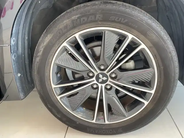 三菱 デリカＤ：５ アーバンギア G パワーパッケージ 神奈川県 2019(平31)年 5.2万km ダイヤモンドブラックマイカ 純正10.1インチメモリナビゲーション		/ フルセグ/Bluetooth/DVD/MSV	/360度パーキングカメラ/純正18インチアルミホイール			/レーダークルーズコントロール	/パワーバックドア/パワーシート	/ビルトインETC		/LEDヘッドライト	/オートハイビーム	/シートヒーター		/横滑り防止機能		/衝突軽減システム		/車線逸脱防止システム			/スマートキー			/プッシュスタート				/フロアマット				/スペアキー