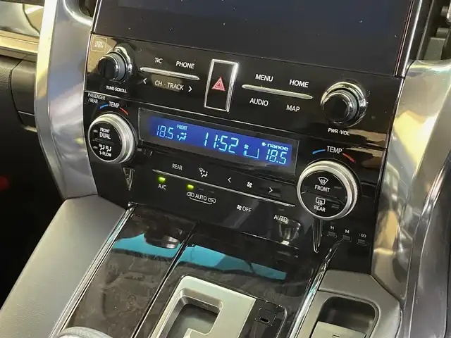 トヨタ アルファードハイブリット SR Cパッケージ 岩手県 2020(令2)年 4万km ホワイトパールクリスタルシャイン ４WD/リヤエンターテインメントシステム/メッキガーニッシュ/パーキングアシスト/リヤエンターテインメントシステム/JBLプレミアムサウンドシステム/パノラミックビューモニター/デジタルインナーミラー/両側パワースライドドア/パワーバックドア/エグゼクティブパワーシート/トヨタセーフティセンス/プリクラッシュセーフティ/レーダークルーズコントロール/レーントレーシングアシスト/ロードサインアシスト/アダプティブハイビームシステム/クリアランスソナー/パワーシート/シートヒーター/シートベンチレーション/ステアリングヒーター/純正ナビ/ETC2.0/ドライブレコーダー/三眼LEDヘッドランプ/純正17インチアルミホイール