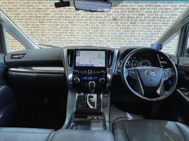 トヨタ アルファードハイブリット SR Cパッケージ 岩手県 2020(令2)年 4万km ホワイトパールクリスタルシャイン ４WD/リヤエンターテインメントシステム/メッキガーニッシュ/パーキングアシスト/リヤエンターテインメントシステム/JBLプレミアムサウンドシステム/パノラミックビューモニター/デジタルインナーミラー/両側パワースライドドア/パワーバックドア/エグゼクティブパワーシート/トヨタセーフティセンス/プリクラッシュセーフティ/レーダークルーズコントロール/レーントレーシングアシスト/ロードサインアシスト/アダプティブハイビームシステム/クリアランスソナー/パワーシート/シートヒーター/シートベンチレーション/ステアリングヒーター/純正ナビ/ETC2.0/ドライブレコーダー/三眼LEDヘッドランプ/純正17インチアルミホイール