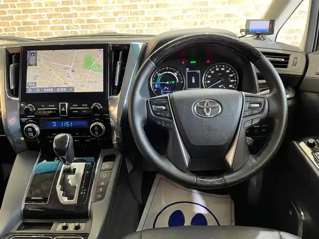 トヨタ アルファードハイブリット SR Cパッケージ 岩手県 2020(令2)年 4万km ホワイトパールクリスタルシャイン ４WD/リヤエンターテインメントシステム/メッキガーニッシュ/パーキングアシスト/リヤエンターテインメントシステム/JBLプレミアムサウンドシステム/パノラミックビューモニター/デジタルインナーミラー/両側パワースライドドア/パワーバックドア/エグゼクティブパワーシート/トヨタセーフティセンス/プリクラッシュセーフティ/レーダークルーズコントロール/レーントレーシングアシスト/ロードサインアシスト/アダプティブハイビームシステム/クリアランスソナー/パワーシート/シートヒーター/シートベンチレーション/ステアリングヒーター/純正ナビ/ETC2.0/ドライブレコーダー/三眼LEDヘッドランプ/純正17インチアルミホイール