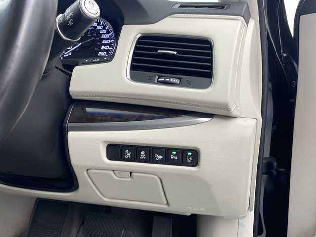 ホンダ レジェンド ハイブリッド EX 栃木県 2015(平27)年 8万km クリスタルブラックパール 純正HDDナビ（BT/USB/HDMI/iPod/DVD/CD/AM/FM)/純正フルセグTV/電動サンルーフ/本革シート/ホンダセンシング/・衝突軽減ブレーキ/・歩行者事故低減ステアリング/・誤発進抑制機能/・路外逸脱抑制機能/・アダプティブクルーズコントロール/・車線維持支援システム/・先行者発進お知らせ機能/・標識認識機能/・ブラインドスポットインフォメーション/・パーキングセンサーシステム/・オートハイビーム/全周囲カメラ/コーナーセンサー/４WD/LEDヘッドライト/パワーシート（前席）/パドルシフト/ステアリングスイッチ/ワイヤレス充電器/スマートキー/シートヒーター（全席）/ドライブレコーダー/19インチ純正アルミホイール/電動格納ミラー/アイドリングストップ/ETC/プッシュスタート/純正フロアマット