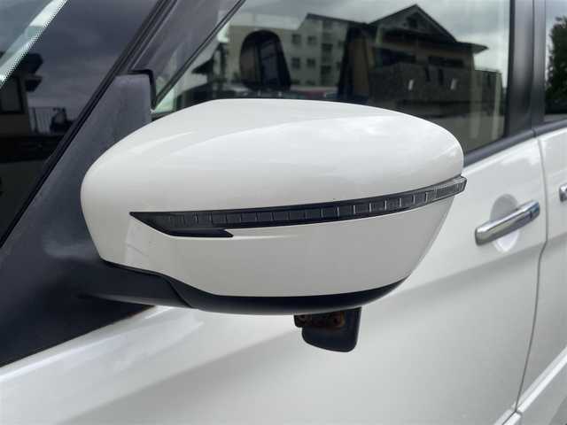 日産 セレナ ハイウェイスター 千葉県 2017(平29)年 7.3万km ブリリアントホワイトパール 純正SD8インチナビ(CD/DVDブルーレイ/BT/フルセグ)/エマージェンシーブレーキ機能/ハンズフリースライドドア/前後ドライブレコーダー/クルーズコントロール/LEDヘッドライト/オートライト/フォグランプ/ドアバイザー/純正フロアマット/サマータイヤ4本付き