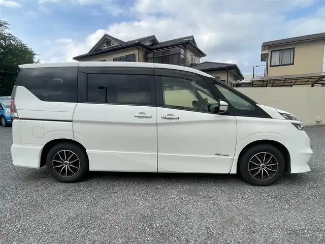 日産 セレナ ハイウェイスター 千葉県 2017(平29)年 7.3万km ブリリアントホワイトパール 純正SD8インチナビ(CD/DVDブルーレイ/BT/フルセグ)/エマージェンシーブレーキ機能/ハンズフリースライドドア/前後ドライブレコーダー/クルーズコントロール/LEDヘッドライト/オートライト/フォグランプ/ドアバイザー/純正フロアマット/サマータイヤ4本付き
