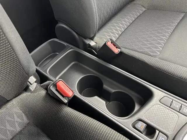 トヨタ ヤリスクロス G 愛知県 2020(令2)年 1.2万km ブラックマイカ/ベージュ 2トーン 純正コネクトナビ付8インチディスプレイオーディオ/　　・Bluetooth対応/トヨタセーフティセンス/　　・プリクラッシュセーフティ/　　・レーントレーシングアシスト/　　・レーンディバーチャーアラート/　　・レーダークルーズコントロール/　　・オートマチックハイビーム/　　・ロードサインアシスト/LEDライト/ブラインドスポットモニター/クリアランスソナー/ドライブレコーダー（前後）/ビルトインETC/ステアリングリモコン/純正フロアマット/純正16インチアルミホイール/電動格納ウィンカーミラー/スペアキー