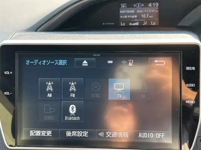 トヨタ エスクァイア Gi プレミアムパッケージ 佐賀県 2018(平30)年 3万km ホワイトパールクリスタルシャイン エアロ(F/R)/トヨタセーフティセンス/・プリクラッシュセーフティ/・レーンディパーチャーアラート/・オートマチックハイビーム/前後コーナーセンサー/クルーズコントロール/純正10インチナビ/NSZN-Z66T/・BT/フルセグTV/CD/DVD/・バックカメラ/12インチ後席モニター/V12T-R660/両側パワースライドドア/両側パワースライドドア/純正15インチAW/LEDヘッドライト/フォグランプ/オートライト/ハーフレザーシート/前席シートヒーター/ステアリングヒーター/ビルトインETC/前方ドラレコ/TZ-D102