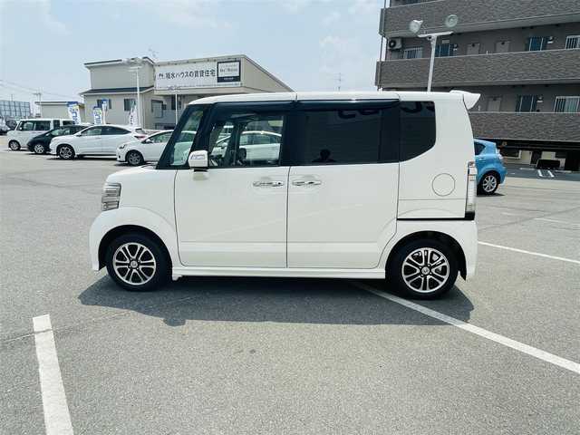 ホンダ Ｎ ＢＯＸ カスタム G SSパッケージ 岡山県 2013(平25)年 8.5万km プレミアムホワイトパール (株)IDOMが運営する【じしゃロン岡山店】の自社ローン専用車両です。こちらは現金またはオートローンご利用時の価格です。 自社ローンご希望の方は別途その旨お申し付け下さい/＊純正ナビ/＊両側パワスラ/＊ETC/＊バックカメラ/＊プッシュスタート/＊AW