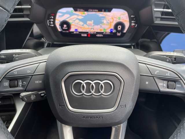 アウディ アウディ Ａ３ SB 30TFSI 神奈川県 2024(令6)年 2.5万km グレイシアホワイトメタリック ワンオーナー/IC付ターボ/純正ナビ/・DTV/Bluetooth/USB/バックカメラ/クリアランスソナー/前席シートヒーター/ドライバーインフォメーションディスプレイ/ビルトインETC2.0/前後ドライブレコーダー/アダプティブクルーズアシスト/Audiプレセンス/接近警報/レーン逸脱警報機能/降車警報/パークアシスト/純正16インチAW/プッシュEgスタート/ストップ/スマートキー×2/パドルシフト付ステアリング/純正LEDヘッドライト/フロント/バックフォグ/ターンランプ付電動格納ドアミラー/規格外フロアマット/取扱説明書/新車時保証書