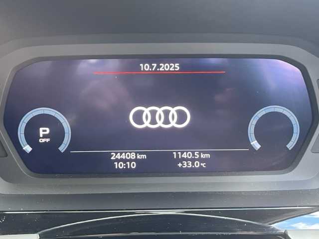 アウディ アウディ Ａ３ SB 30TFSI 神奈川県 2024(令6)年 2.5万km グレイシアホワイトメタリック ワンオーナー/IC付ターボ/純正ナビ/・DTV/Bluetooth/USB/バックカメラ/クリアランスソナー/前席シートヒーター/ドライバーインフォメーションディスプレイ/ビルトインETC2.0/前後ドライブレコーダー/アダプティブクルーズアシスト/Audiプレセンス/接近警報/レーン逸脱警報機能/降車警報/パークアシスト/純正16インチAW/プッシュEgスタート/ストップ/スマートキー×2/パドルシフト付ステアリング/純正LEDヘッドライト/フロント/バックフォグ/ターンランプ付電動格納ドアミラー/規格外フロアマット/取扱説明書/新車時保証書