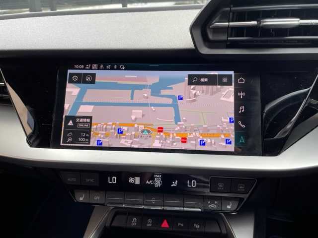 アウディ アウディ Ａ３ SB 30TFSI 神奈川県 2024(令6)年 2.5万km グレイシアホワイトメタリック ワンオーナー/IC付ターボ/純正ナビ/・DTV/Bluetooth/USB/バックカメラ/クリアランスソナー/前席シートヒーター/ドライバーインフォメーションディスプレイ/ビルトインETC2.0/前後ドライブレコーダー/アダプティブクルーズアシスト/Audiプレセンス/接近警報/レーン逸脱警報機能/降車警報/パークアシスト/純正16インチAW/プッシュEgスタート/ストップ/スマートキー×2/パドルシフト付ステアリング/純正LEDヘッドライト/フロント/バックフォグ/ターンランプ付電動格納ドアミラー/規格外フロアマット/取扱説明書/新車時保証書
