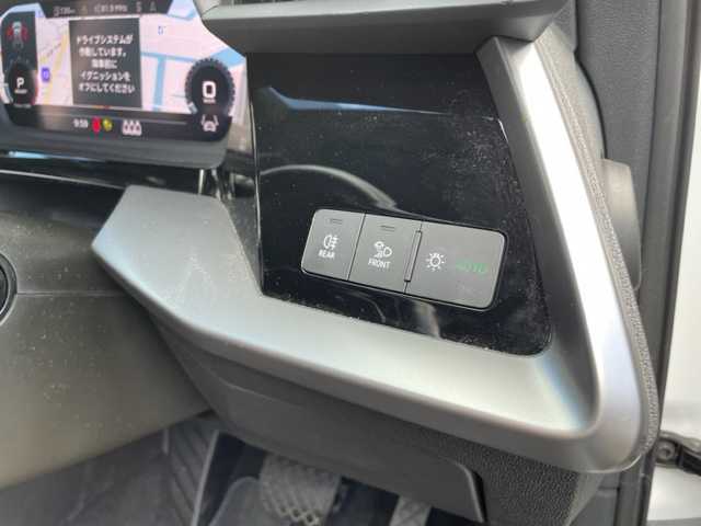 アウディ アウディ Ａ３ SB 30TFSI 神奈川県 2024(令6)年 2.5万km グレイシアホワイトメタリック ワンオーナー/IC付ターボ/純正ナビ/・DTV/Bluetooth/USB/バックカメラ/クリアランスソナー/前席シートヒーター/ドライバーインフォメーションディスプレイ/ビルトインETC2.0/前後ドライブレコーダー/アダプティブクルーズアシスト/Audiプレセンス/接近警報/レーン逸脱警報機能/降車警報/パークアシスト/純正16インチAW/プッシュEgスタート/ストップ/スマートキー×2/パドルシフト付ステアリング/純正LEDヘッドライト/フロント/バックフォグ/ターンランプ付電動格納ドアミラー/規格外フロアマット/取扱説明書/新車時保証書