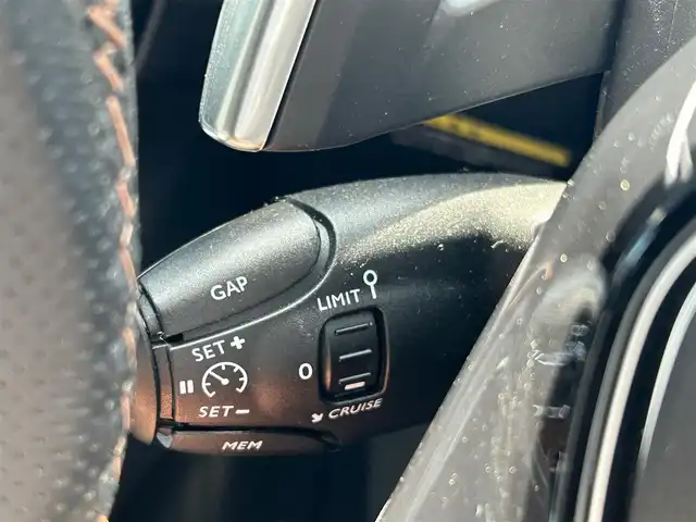 プジョー ３００８ GT ブルー HDi 和歌山県 2019(平31)年 5.4万km パール エンジンスタートボタン/パワーステアリング/パワーウィンドウ/アイドリングストップ/パドルシフト/スマートキー/オートエアコン/クルーズコントロール/追従走行/Bluetooth/USB/ETC/バックカメラ/HDDナビ/ガラスルーフ/サンルーフ/電動リアゲート/前後ドライブレコーダー/D席パワーシート/ハーフレザーシート/D＋N席シートヒーター/ルーフレール/純正アルミホイール/ABS/横滑り防止装置/前後コーナーセンサー/レーンキープアシスト/オートライト/W+サイドエアバッグ/グリップコントロール/スポーツモード