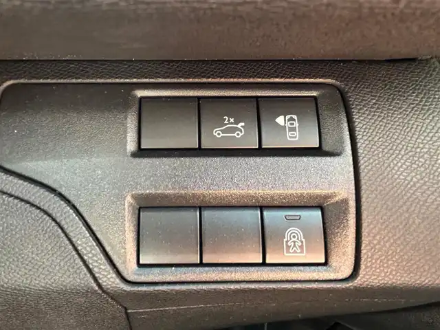 プジョー ３００８ GT ブルー HDi 和歌山県 2019(平31)年 5.4万km パール エンジンスタートボタン/パワーステアリング/パワーウィンドウ/アイドリングストップ/パドルシフト/スマートキー/オートエアコン/クルーズコントロール/追従走行/Bluetooth/USB/ETC/バックカメラ/HDDナビ/ガラスルーフ/サンルーフ/電動リアゲート/前後ドライブレコーダー/D席パワーシート/ハーフレザーシート/D＋N席シートヒーター/ルーフレール/純正アルミホイール/ABS/横滑り防止装置/前後コーナーセンサー/レーンキープアシスト/オートライト/W+サイドエアバッグ/グリップコントロール/スポーツモード