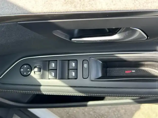 プジョー ３００８ GT ブルー HDi 和歌山県 2019(平31)年 5.4万km パール エンジンスタートボタン/パワーステアリング/パワーウィンドウ/アイドリングストップ/パドルシフト/スマートキー/オートエアコン/クルーズコントロール/追従走行/Bluetooth/USB/ETC/バックカメラ/HDDナビ/ガラスルーフ/サンルーフ/電動リアゲート/前後ドライブレコーダー/D席パワーシート/ハーフレザーシート/D＋N席シートヒーター/ルーフレール/純正アルミホイール/ABS/横滑り防止装置/前後コーナーセンサー/レーンキープアシスト/オートライト/W+サイドエアバッグ/グリップコントロール/スポーツモード