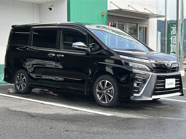 トヨタ ヴォクシー ZS 煌Ⅲ 京都府 2021(令3)年 4.2万km ブラック 純正ＳＤナビ　フルセグテレビ　バックカメラ　両側パワースライドドア　純正ＥＴＣ　ＬＥＤ　クルーズコントロール　Ｂｌｕｅｔｏｏｔｈ　レーンキープアシスト　横滑り防止装置　コーナーセンサー前後　禁煙車