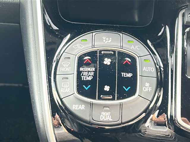 トヨタ ヴォクシー ZS 煌Ⅲ 京都府 2021(令3)年 4.2万km ブラック 純正ＳＤナビ　フルセグテレビ　バックカメラ　両側パワースライドドア　純正ＥＴＣ　ＬＥＤ　クルーズコントロール　Ｂｌｕｅｔｏｏｔｈ　レーンキープアシスト　横滑り防止装置　コーナーセンサー前後　禁煙車