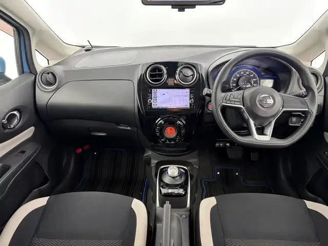 日産 ノート e－パワー X 愛知県 2017(平29)年 6.7万km ソニックブルー 純正SDナビ/Bluetooth/フルセグTV/CD/DVD/SD/AM/FM/インテリジェント エマージェンシー ブレーキ/・インテリジェント クルーズコントロール/・車線逸脱警報/・踏み間違い衝突防止アシスト/デジタルインナーミラー/スマートキー/アラウンドビューモニター/ETC/ドライブレコーダー/コーナーセンサー/ドアバイザー/オートライト/ハロゲンヘッドライト/社外14インチアルミホイール/スタッドレスタイヤ一式