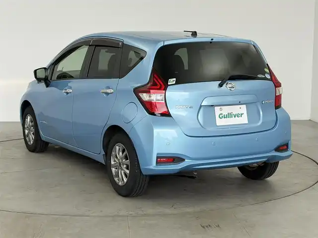 日産 ノート e－パワー X 愛知県 2017(平29)年 6.7万km ソニックブルー 純正SDナビ/Bluetooth/フルセグTV/CD/DVD/SD/AM/FM/インテリジェント エマージェンシー ブレーキ/・インテリジェント クルーズコントロール/・車線逸脱警報/・踏み間違い衝突防止アシスト/デジタルインナーミラー/スマートキー/アラウンドビューモニター/ETC/ドライブレコーダー/コーナーセンサー/ドアバイザー/オートライト/ハロゲンヘッドライト/社外14インチアルミホイール/スタッドレスタイヤ一式