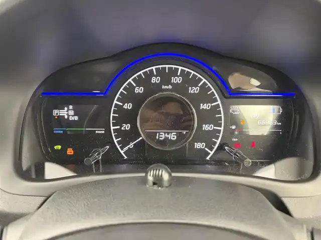 日産 ノート e－パワー X 愛知県 2017(平29)年 6.7万km ソニックブルー 純正SDナビ/Bluetooth/フルセグTV/CD/DVD/SD/AM/FM/インテリジェント エマージェンシー ブレーキ/・インテリジェント クルーズコントロール/・車線逸脱警報/・踏み間違い衝突防止アシスト/デジタルインナーミラー/スマートキー/アラウンドビューモニター/ETC/ドライブレコーダー/コーナーセンサー/ドアバイザー/オートライト/ハロゲンヘッドライト/社外14インチアルミホイール/スタッドレスタイヤ一式