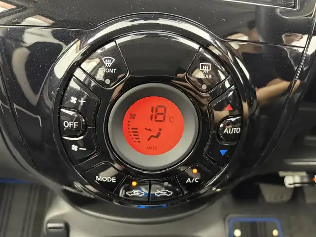 日産 ノート e－パワー X 愛知県 2017(平29)年 6.7万km ソニックブルー 純正SDナビ/Bluetooth/フルセグTV/CD/DVD/SD/AM/FM/インテリジェント エマージェンシー ブレーキ/・インテリジェント クルーズコントロール/・車線逸脱警報/・踏み間違い衝突防止アシスト/デジタルインナーミラー/スマートキー/アラウンドビューモニター/ETC/ドライブレコーダー/コーナーセンサー/ドアバイザー/オートライト/ハロゲンヘッドライト/社外14インチアルミホイール/スタッドレスタイヤ一式