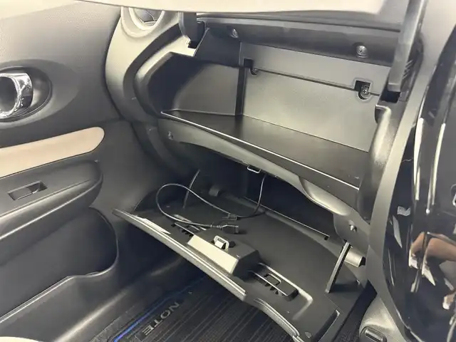 日産 ノート e－パワー X 愛知県 2017(平29)年 6.7万km ソニックブルー 純正SDナビ/Bluetooth/フルセグTV/CD/DVD/SD/AM/FM/インテリジェント エマージェンシー ブレーキ/・インテリジェント クルーズコントロール/・車線逸脱警報/・踏み間違い衝突防止アシスト/デジタルインナーミラー/スマートキー/アラウンドビューモニター/ETC/ドライブレコーダー/コーナーセンサー/ドアバイザー/オートライト/ハロゲンヘッドライト/社外14インチアルミホイール/スタッドレスタイヤ一式
