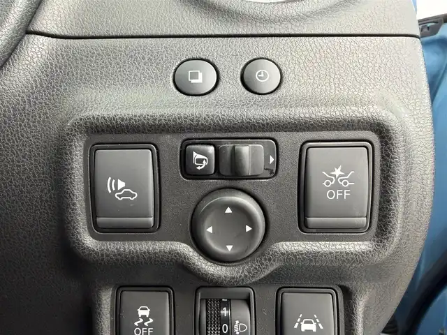 日産 ノート e－パワー X 愛知県 2017(平29)年 6.7万km ソニックブルー 純正SDナビ/Bluetooth/フルセグTV/CD/DVD/SD/AM/FM/インテリジェント エマージェンシー ブレーキ/・インテリジェント クルーズコントロール/・車線逸脱警報/・踏み間違い衝突防止アシスト/デジタルインナーミラー/スマートキー/アラウンドビューモニター/ETC/ドライブレコーダー/コーナーセンサー/ドアバイザー/オートライト/ハロゲンヘッドライト/社外14インチアルミホイール/スタッドレスタイヤ一式