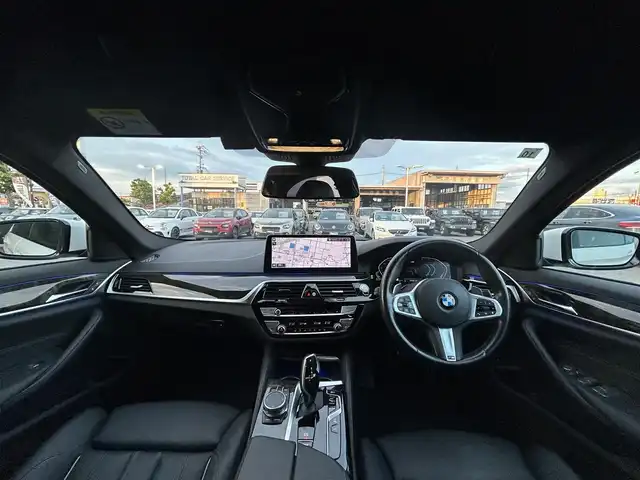 ＢＭＷ ５２３ｄ xDrive Mスポーツ EDジョイ+ 滋賀県 2021(令3)年 3万km アルピンホワイトⅢ 黒革シート/４WD/ＡＣＣ/ヘッドアップディスプレイ/バーチャルコックピット/純正ナビ/フルセグＴＶ・Bluetooth・USB/ＡｐｐｌｅＣａｒＰｌａｙ/全方位カメラ/シートヒーター/前席パワーシート/シートメモリー/レーンキープ/パーキングアシスト/オートホールド/パドルシフト/パワーバックドア/純正19インチＡＷ/LEDヘッドライト/ミラー一体型ETC