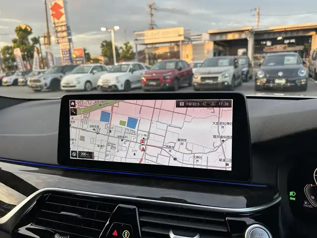 ＢＭＷ ５２３ｄ xDrive Mスポーツ EDジョイ+ 滋賀県 2021(令3)年 3万km アルピンホワイトⅢ 黒革シート/４WD/ＡＣＣ/ヘッドアップディスプレイ/バーチャルコックピット/純正ナビ/フルセグＴＶ・Bluetooth・USB/ＡｐｐｌｅＣａｒＰｌａｙ/全方位カメラ/シートヒーター/前席パワーシート/シートメモリー/レーンキープ/パーキングアシスト/オートホールド/パドルシフト/パワーバックドア/純正19インチＡＷ/LEDヘッドライト/ミラー一体型ETC