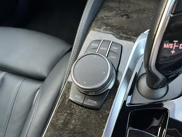ＢＭＷ ５２３ｄ xDrive Mスポーツ EDジョイ+ 滋賀県 2021(令3)年 3万km アルピンホワイトⅢ 黒革シート/４WD/ＡＣＣ/ヘッドアップディスプレイ/バーチャルコックピット/純正ナビ/フルセグＴＶ・Bluetooth・USB/ＡｐｐｌｅＣａｒＰｌａｙ/全方位カメラ/シートヒーター/前席パワーシート/シートメモリー/レーンキープ/パーキングアシスト/オートホールド/パドルシフト/パワーバックドア/純正19インチＡＷ/LEDヘッドライト/ミラー一体型ETC