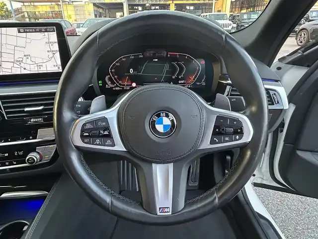ＢＭＷ ５２３ｄ xDrive Mスポーツ EDジョイ+ 滋賀県 2021(令3)年 3万km アルピンホワイトⅢ 黒革シート/４WD/ＡＣＣ/ヘッドアップディスプレイ/バーチャルコックピット/純正ナビ/フルセグＴＶ・Bluetooth・USB/ＡｐｐｌｅＣａｒＰｌａｙ/全方位カメラ/シートヒーター/前席パワーシート/シートメモリー/レーンキープ/パーキングアシスト/オートホールド/パドルシフト/パワーバックドア/純正19インチＡＷ/LEDヘッドライト/ミラー一体型ETC