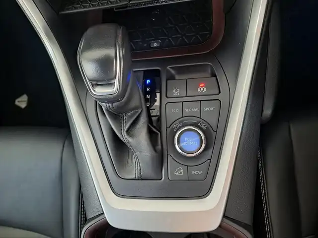 トヨタ ＲＡＶ４ G Zパッケージ 大阪府 2021(令3)年 3.2万km ホワイトパールクリスタルシャイン /禁煙車//純正オプション9インチSDナビ/NSZT-Y68T//Bluetooth/CD/DVD/HDMI//フルセグテレビ/バックカメラ//アダクティブクルーズコントロール//運転席メモリー付パワーシート//前席シートヒーター//ワイヤレス充電規格Qi//ステアリングヒーター//デジタルインナーミラー//ブラインドスポットモニター//クリアランスソナー//ハンズフリーパワーバックドア//衝突被害軽減ブレーキ//LEDヘッドライト//前後ドライブレコーダー//純正19インチアルミホイール//保証書//取扱説明書//スペアキー
