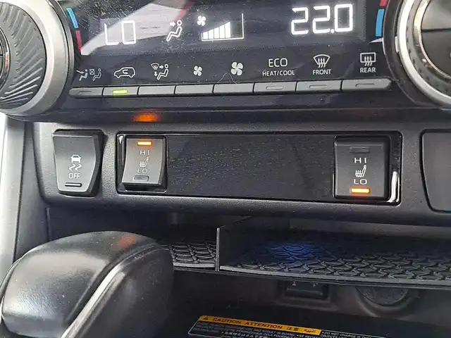 トヨタ ＲＡＶ４ G Zパッケージ 大阪府 2021(令3)年 3.2万km ホワイトパールクリスタルシャイン /禁煙車//純正オプション9インチSDナビ/NSZT-Y68T//Bluetooth/CD/DVD/HDMI//フルセグテレビ/バックカメラ//アダクティブクルーズコントロール//運転席メモリー付パワーシート//前席シートヒーター//ワイヤレス充電規格Qi//ステアリングヒーター//デジタルインナーミラー//ブラインドスポットモニター//クリアランスソナー//ハンズフリーパワーバックドア//衝突被害軽減ブレーキ//LEDヘッドライト//前後ドライブレコーダー//純正19インチアルミホイール//保証書//取扱説明書//スペアキー