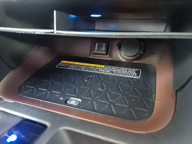 トヨタ ＲＡＶ４ G Zパッケージ 大阪府 2021(令3)年 3.2万km ホワイトパールクリスタルシャイン /禁煙車//純正オプション9インチSDナビ/NSZT-Y68T//Bluetooth/CD/DVD/HDMI//フルセグテレビ/バックカメラ//アダクティブクルーズコントロール//運転席メモリー付パワーシート//前席シートヒーター//ワイヤレス充電規格Qi//ステアリングヒーター//デジタルインナーミラー//ブラインドスポットモニター//クリアランスソナー//ハンズフリーパワーバックドア//衝突被害軽減ブレーキ//LEDヘッドライト//前後ドライブレコーダー//純正19インチアルミホイール//保証書//取扱説明書//スペアキー